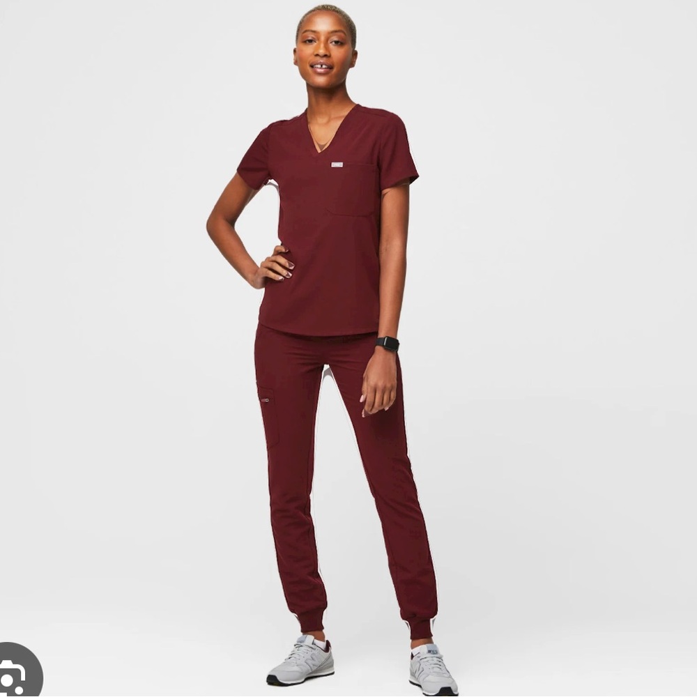 Figs Burgundy scrubs size M/M petite